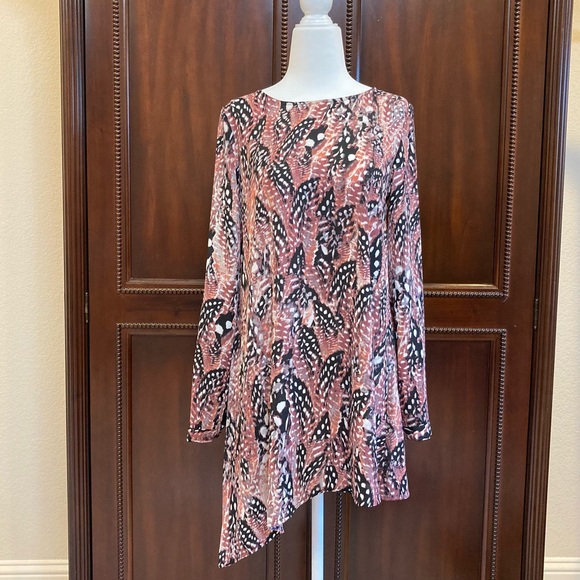 Lolo Dresses & Skirts - Feather Mini Dress Tunic Lolo Asymmetrical Long Sleeve Size Small S
